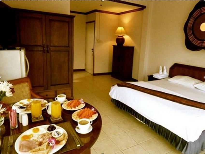 Supergreen Hotel Чалонг Экстерьер фото