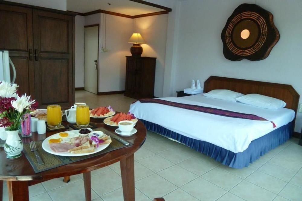 Supergreen Hotel Чалонг Экстерьер фото