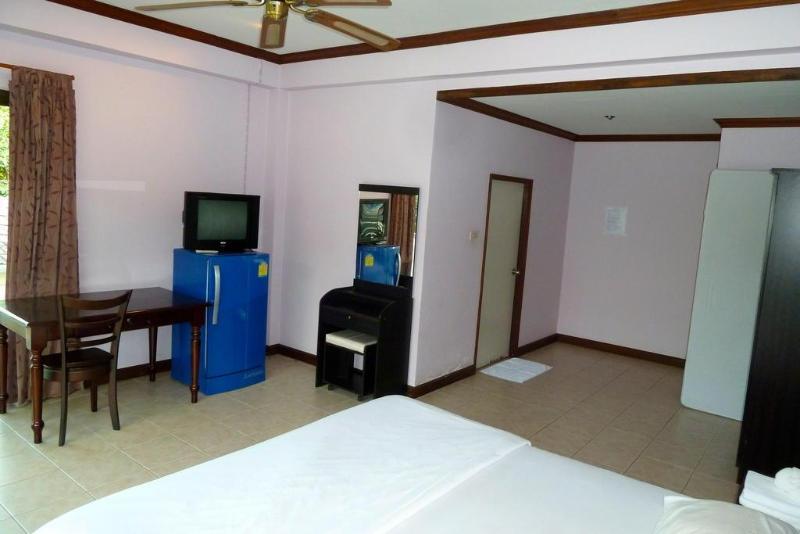 Supergreen Hotel Чалонг Экстерьер фото