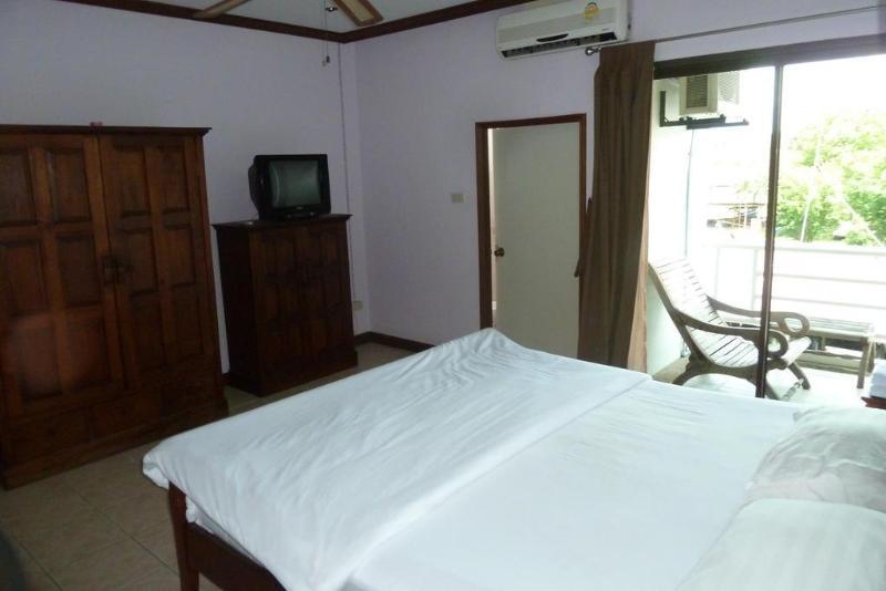 Supergreen Hotel Чалонг Экстерьер фото