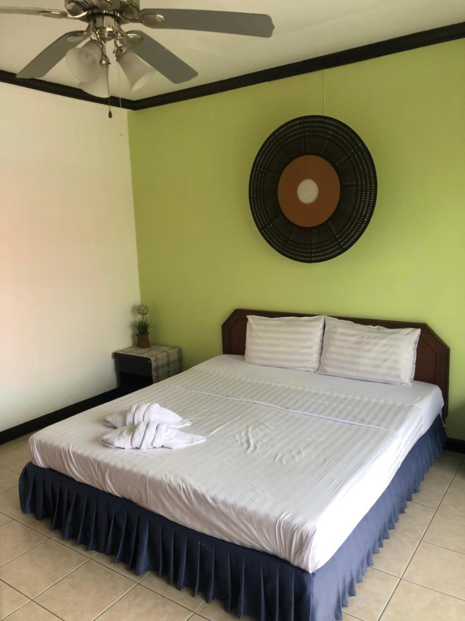 Supergreen Hotel Чалонг Экстерьер фото
