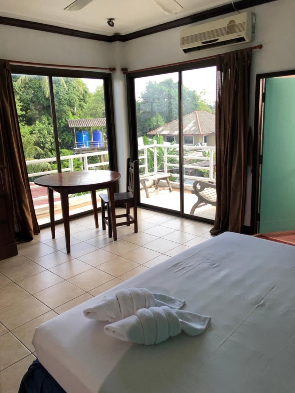Supergreen Hotel Чалонг Экстерьер фото